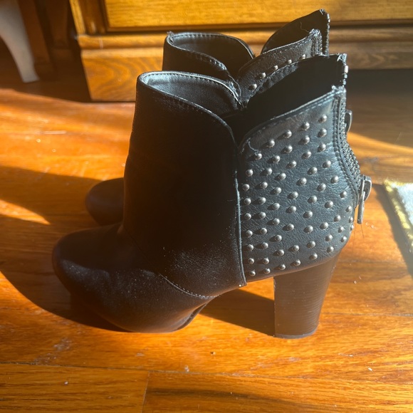 Black studded 3 1/2” heel booties Hollywood sz 8.5 - Picture 2 of 5